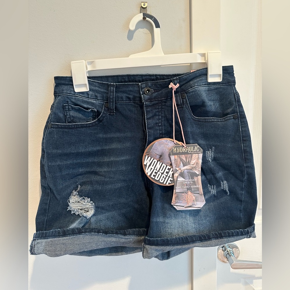 NWT Hydraulic Stretch Jean “wedgie” shorts, size 6